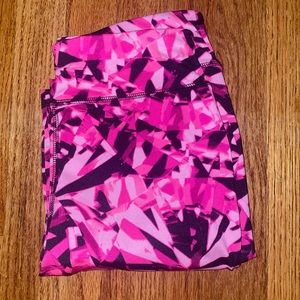 Graphic pink diamond leggings with cut outs mesh details